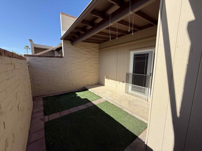 Building Photo - 8141 E Daniella Cir