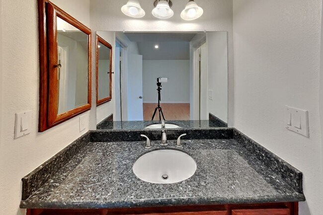 Building Photo - 2331 Sweetwater Dr