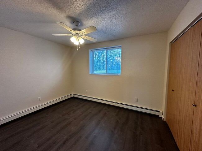 Building Photo - Updated 2bed/1bath Condo at Castle Place