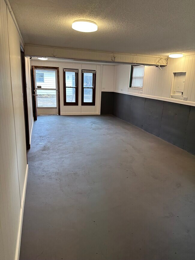 Building Photo - 203 20th Ave N