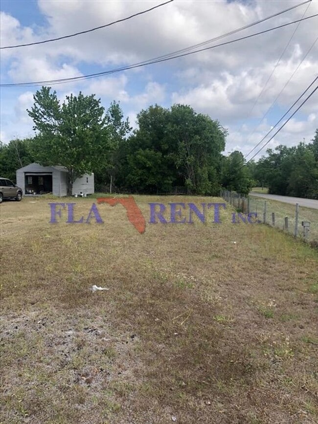 Building Photo - Newly renovated 4/2 Mobile home on large lot in Orlando**