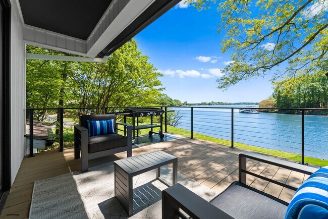 Building Photo - 3837 Fox Run
