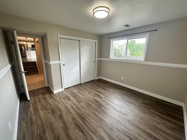 Building Photo - 7628 S Eaton Way