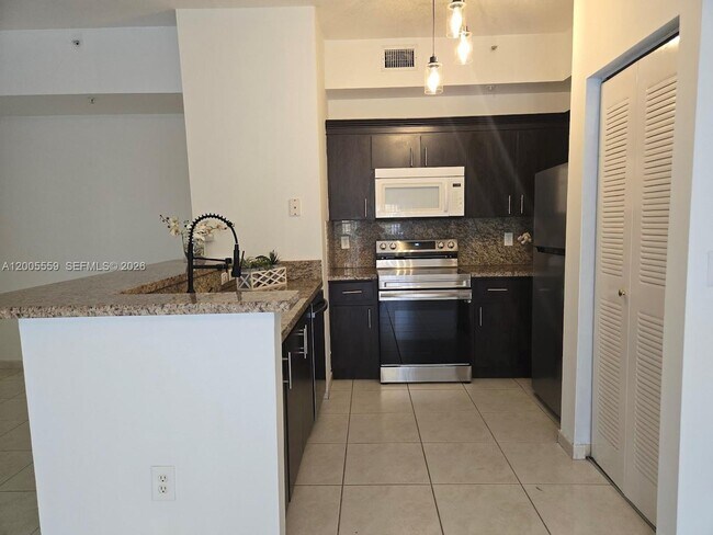 Building Photo - 7260 NW 114th Ave