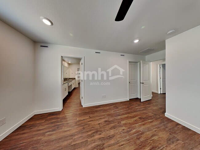 Building Photo - 8319 S 21st Dr
