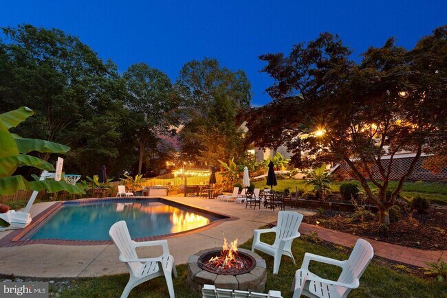 Building Photo - 8121 Briar Creek Dr