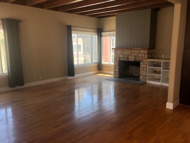 Building Photo - WSR Real Estate Inc.