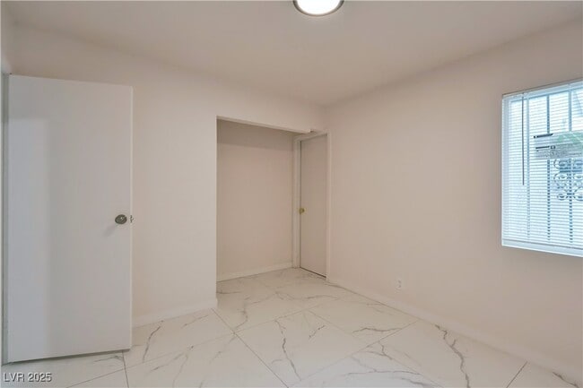 Building Photo - 4023 Cll Del Sol