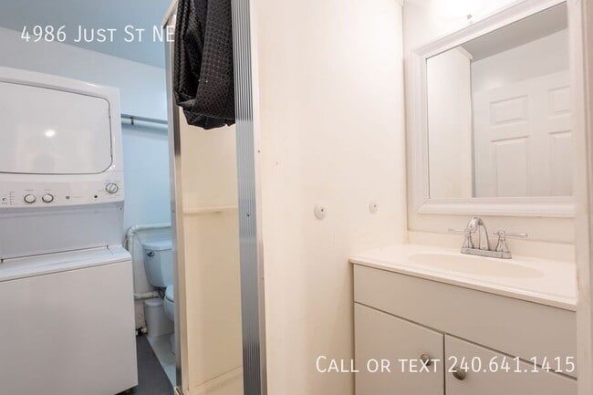 Building Photo - 4986 Just St NE