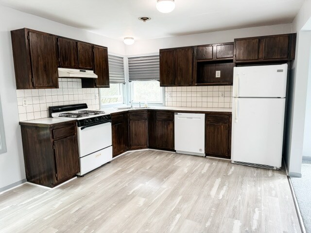 Building Photo - 405 Main St