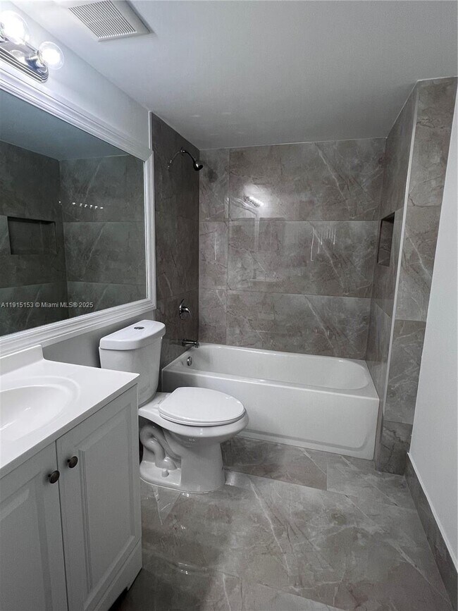 Building Photo - 2021 SE 10th Ave