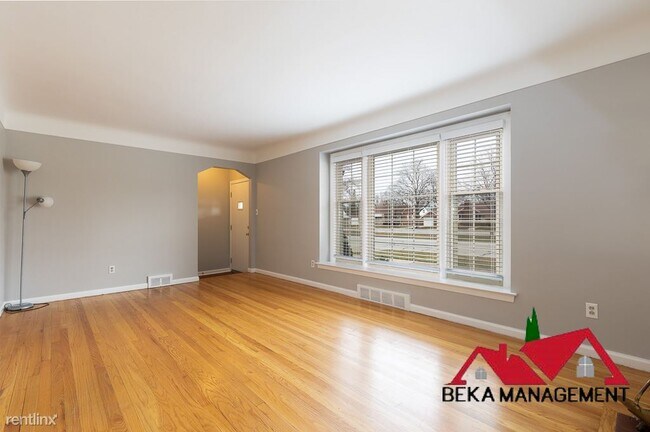 Building Photo - 3 br, 1.5 bath House - 22600 Outer Dr