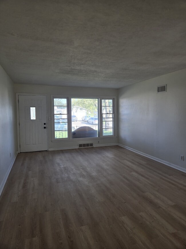 Building Photo - 1219 N Harding Ave