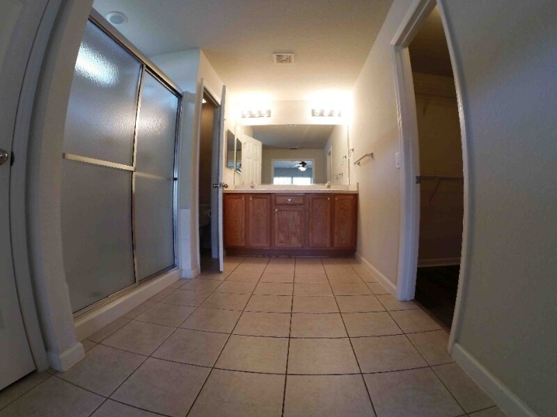 Building Photo - 5525 SW 40th St