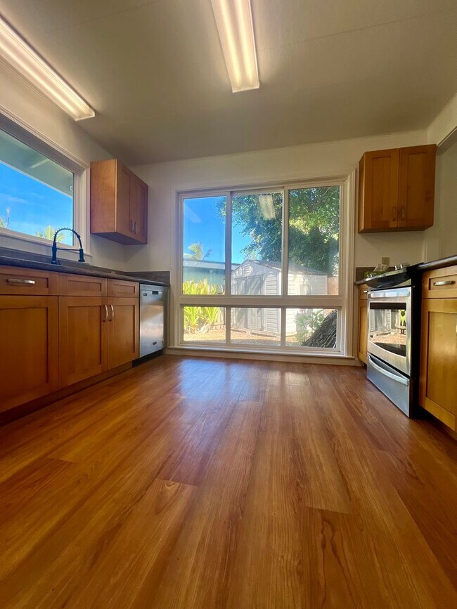 Building Photo - Beautiful, Bright & Airy Beach House--3Beds, 2Baths with Yard