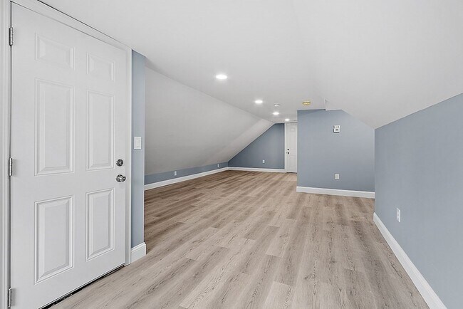 Building Photo - 53 Fenwood Rd