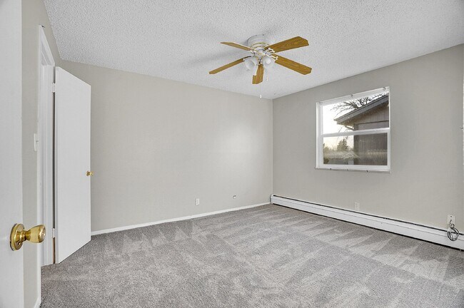 Building Photo - $1,395.00 - $500 OFF First Month's Rent - ...