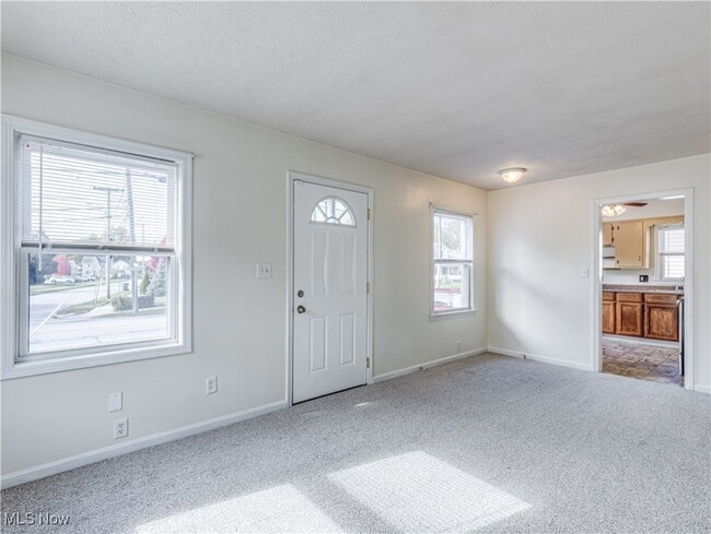 Building Photo - 2703 Oakwood Dr