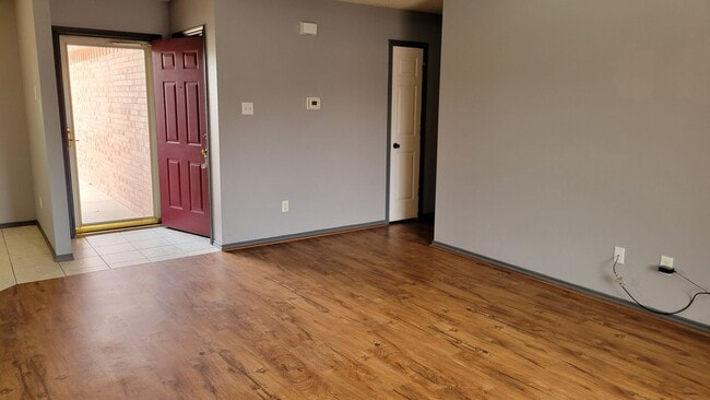 Building Photo - Beautiful Home! Available Spring 2026!