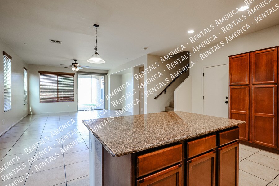 Building Photo - 3410 S Sunland Dr