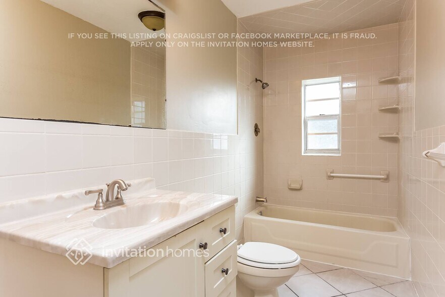 Building Photo - 457 E Melrose Cir