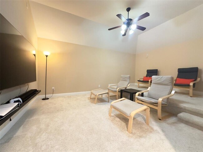 Building Photo - 2504 Speidel Dr