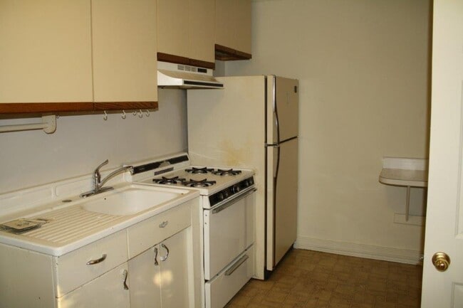 Building Photo - 716 W Main St