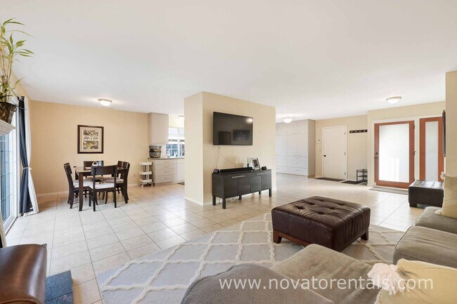 Building Photo - 2450 Center Rd