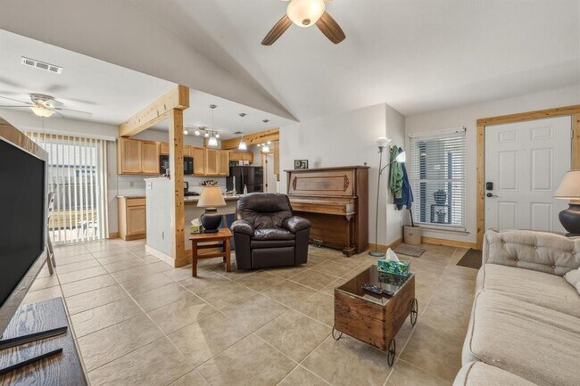 Building Photo - 513 Texas Ave