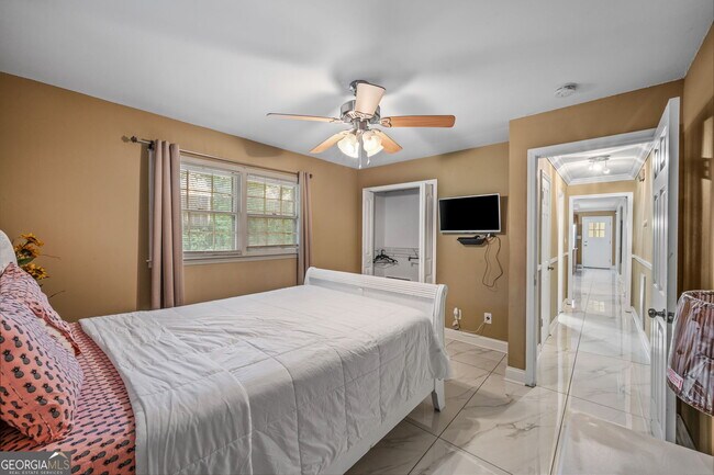 Building Photo - 4839 Lehigh Dr
