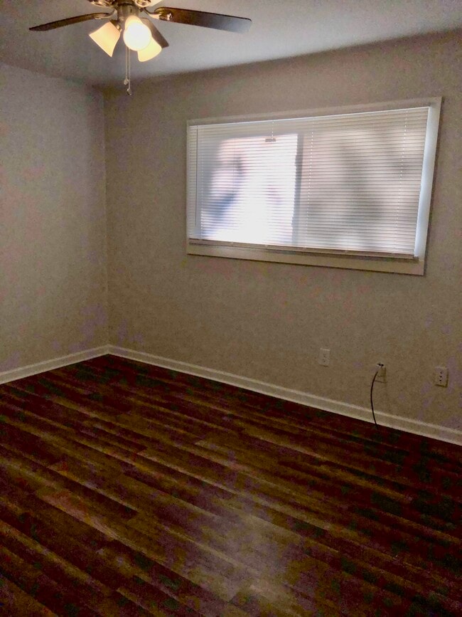 Building Photo - 3649 Meadowdale Dr