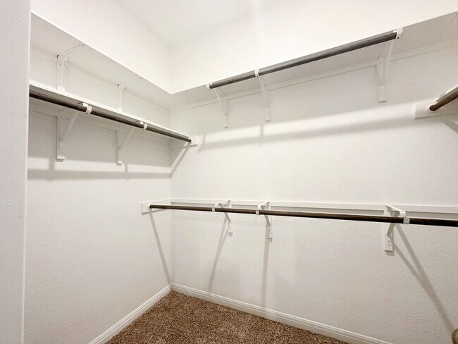 Building Photo - 129 Blooming Trl