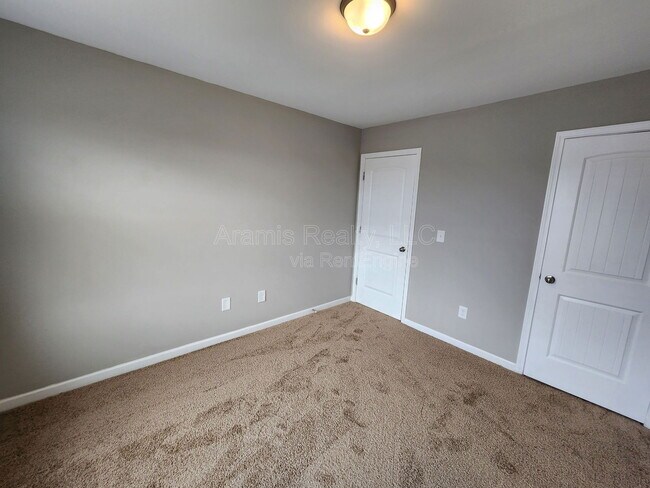 Building Photo - 255 Fieldcrest Dr