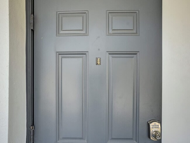 Building Photo - 3208 NE 9th St