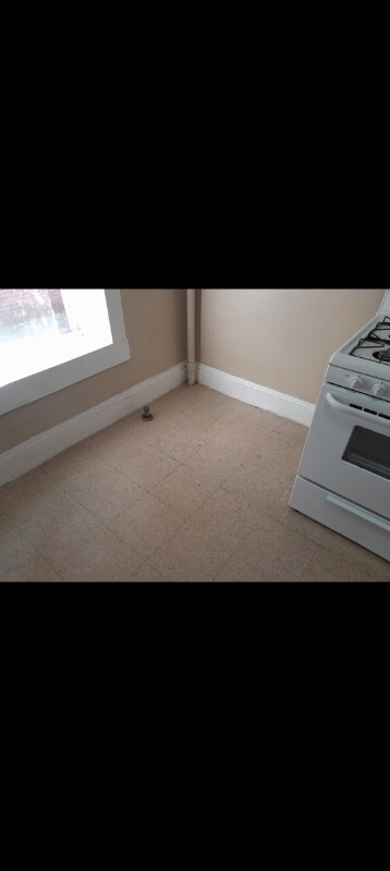 Building Photo - 920 Chicopee St