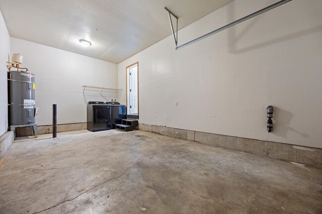 Building Photo - 3 bedroom, 2.5 bathroom home - SE Portland