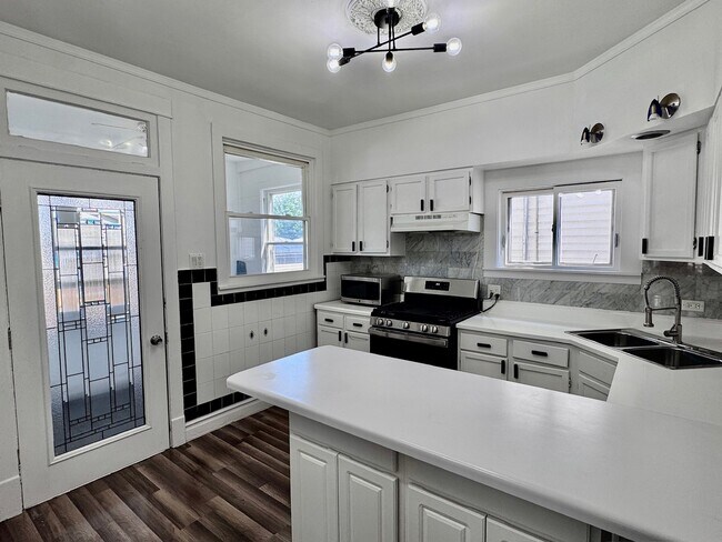 Building Photo - 2047 N Lavergne Ave