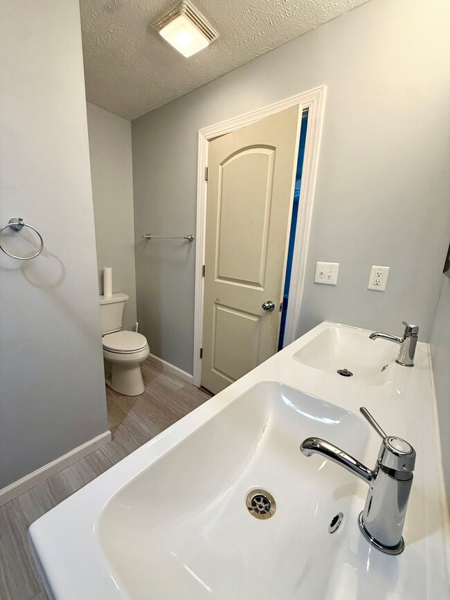 Building Photo - 3 Bedroom Ranch Home Available February, 2026 ($1,750 Monthly)