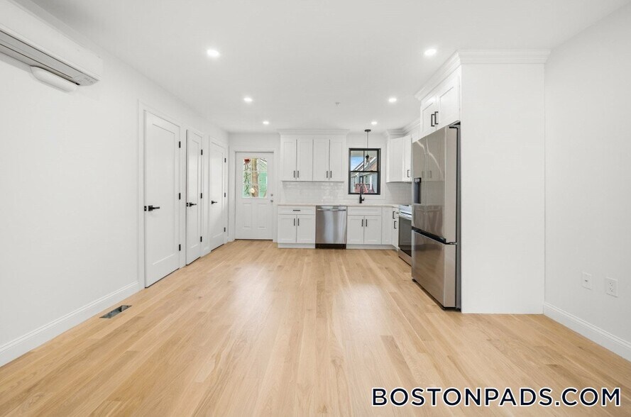 Building Photo - 23 Cedar St