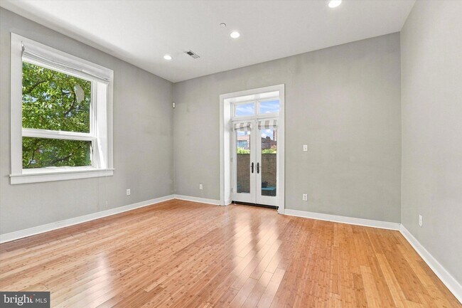 Building Photo - 655 59 N 16th Street Unit 1
