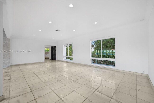 Building Photo - 205 N Hibiscus Dr