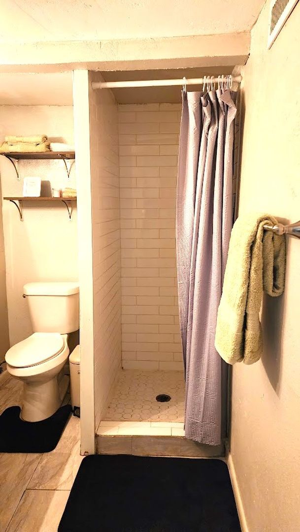 Building Photo - Furnished 1 Bed 1 Bath Apt in Linwood Place Add NW OKC