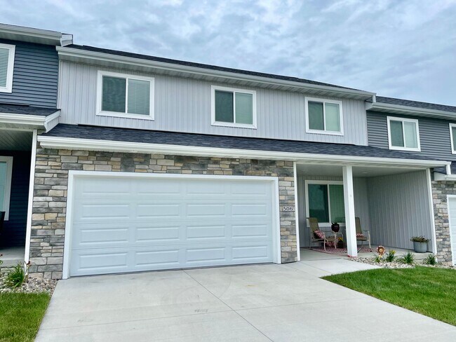 Building Photo - 506 Balsam Dr