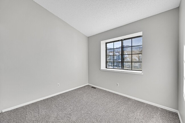 Building Photo - $1,650  2-Bed, 2 Bath Townhouse with Charm...