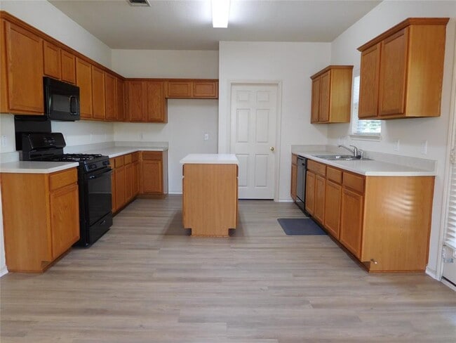 Building Photo - 911 Middle Brook Dr