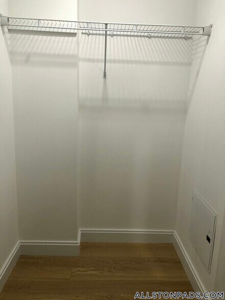 Building Photo - 83 Gardner St