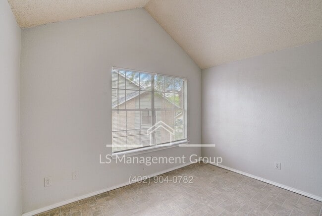 Building Photo - 7517 Oak Chase