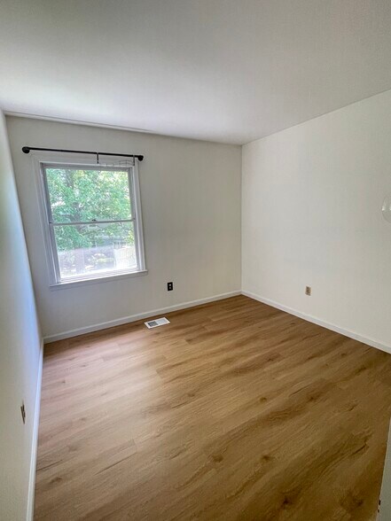 Building Photo - 35 Dallenbach Ln