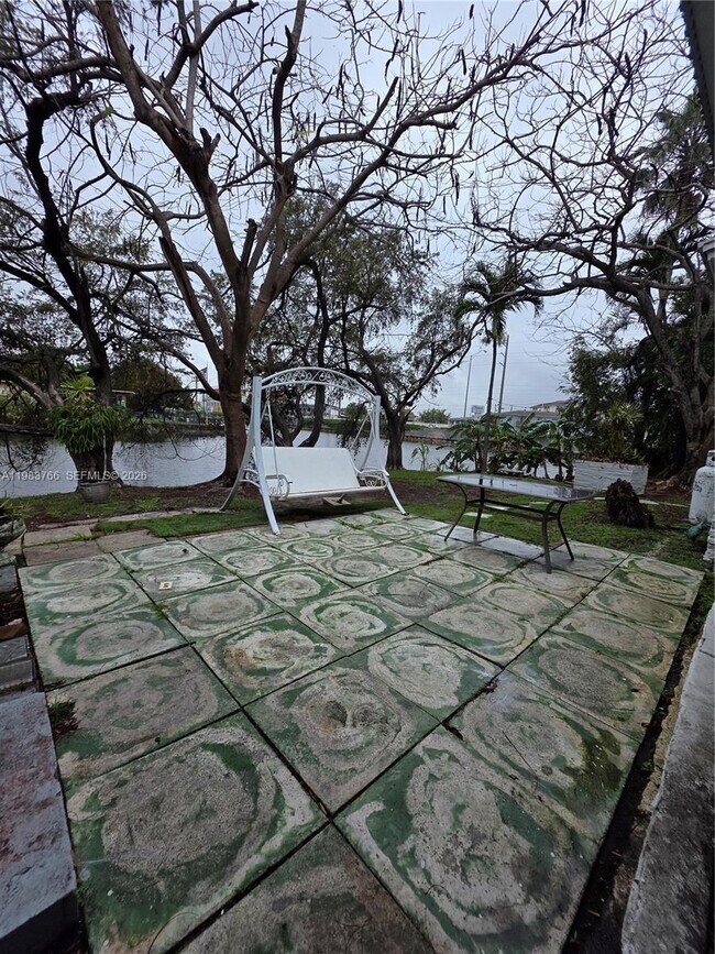 Building Photo - 1 Esplanade Dr