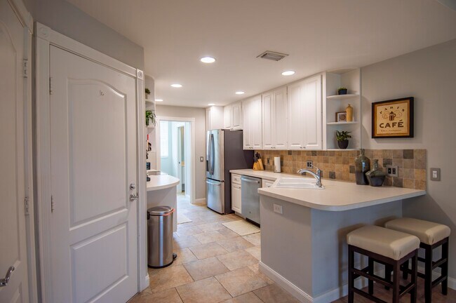 Building Photo - 504 Capistrano Dr